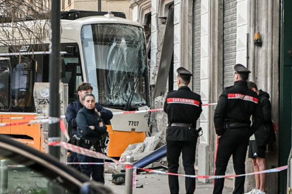 Tram derails in Milan, 1 killed, dozens injured Tram derails in Milan, 1 killed, dozens injured
