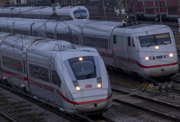 Rail services across Germany suspended following glitch Rail services across Germany suspended following glitch