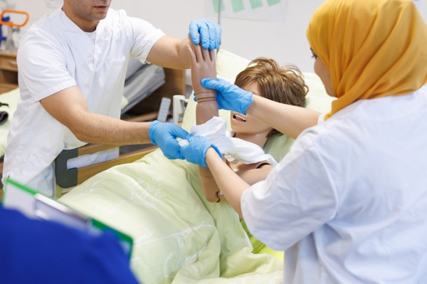 Migrants, including refugees, stabilizing German job market Migrants, including refugees, stabilizing German job market