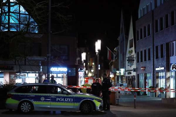 1 killed, 16 injured after car crashes into crowd in Berlin 1 killed, 16 injured after car crashes into crowd in Berlin
