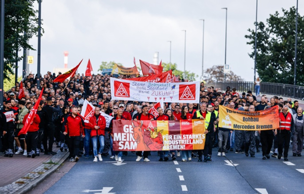 Tens of thousands Mercedes workers join protest against planned cuts Tens of thousands Mercedes workers join protest against planned cuts