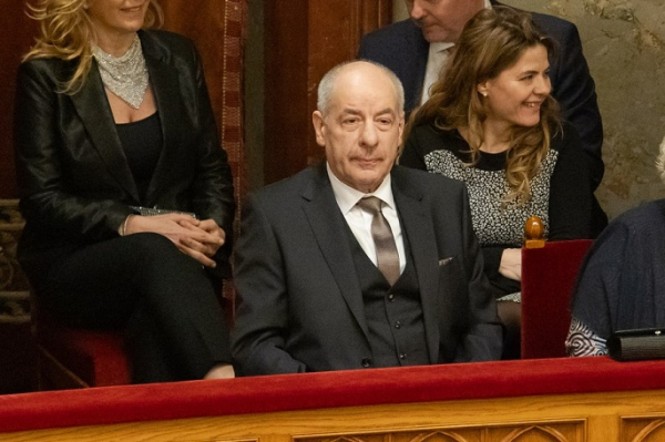 Hungarian president signs constitutional amendment ending own mandate Hungarian president signs constitutional amendment ending own mandate